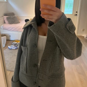 Kappahl Jacka  - Säljer min kappahl jacka för att jag inte behöver den längre! Använd ca 2-3 gånger och är i perfekt skick🩷💞 pris kan diskuteras 💞💞