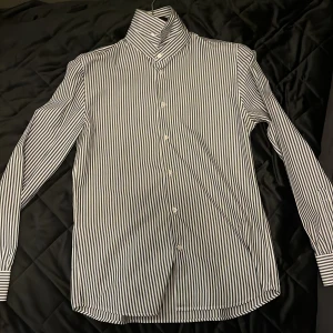 Mango skjorta😈 - En mango skjorta slim fit. Fint skick, inga skador. Size M MANGO MANGO MANGO 