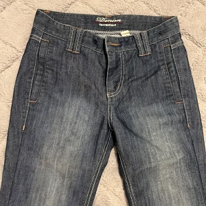 Vintage bootcut jeans💗 - mörkblåa vintage bootcut jeans, perfect skick, köpta från usa, skriv vid frågor💗 