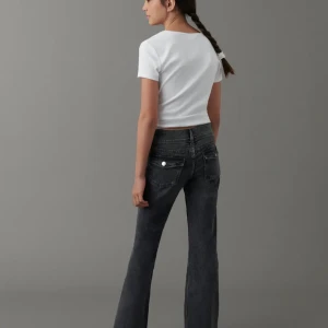 Gina jeans med fickor - Mörkgråa jeans från Gina med fickor dör bak (Gina Young) bra skick inga defekter