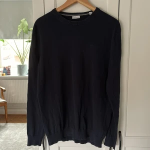 Esprit tröja  - Säljer denna esprit tröja då jag ej använder den Storlek L Men passar M som lite oversize 