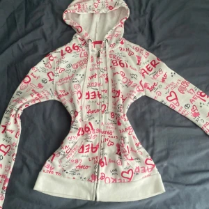 Y2k kofta - Jätte söt kofta som jag köpt nyligen tyckte inte den var min still. Nyskick 