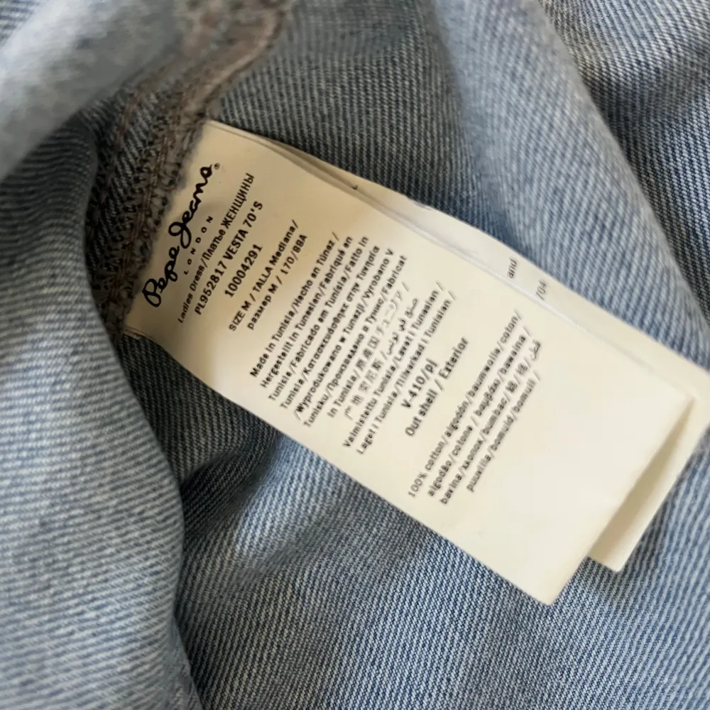 Klänning från Pepe Jeans.  Storlek: M Material: Bomull Använd, men utan anmärkning.  Kommentar från säljaren: Liten i storlek. Klänningar.