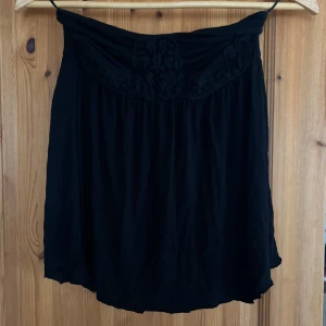 Bandeu topp - Bandeu topp från ginatricot för längesedan. Storlek xs men passar mig som är S-M. Mycket stretchig. 