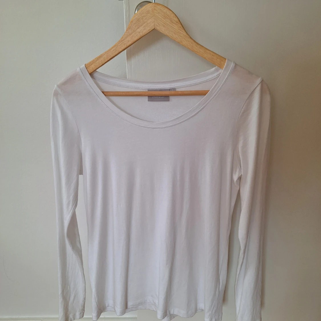 Långärmad vit T-shirt InWear. Ny