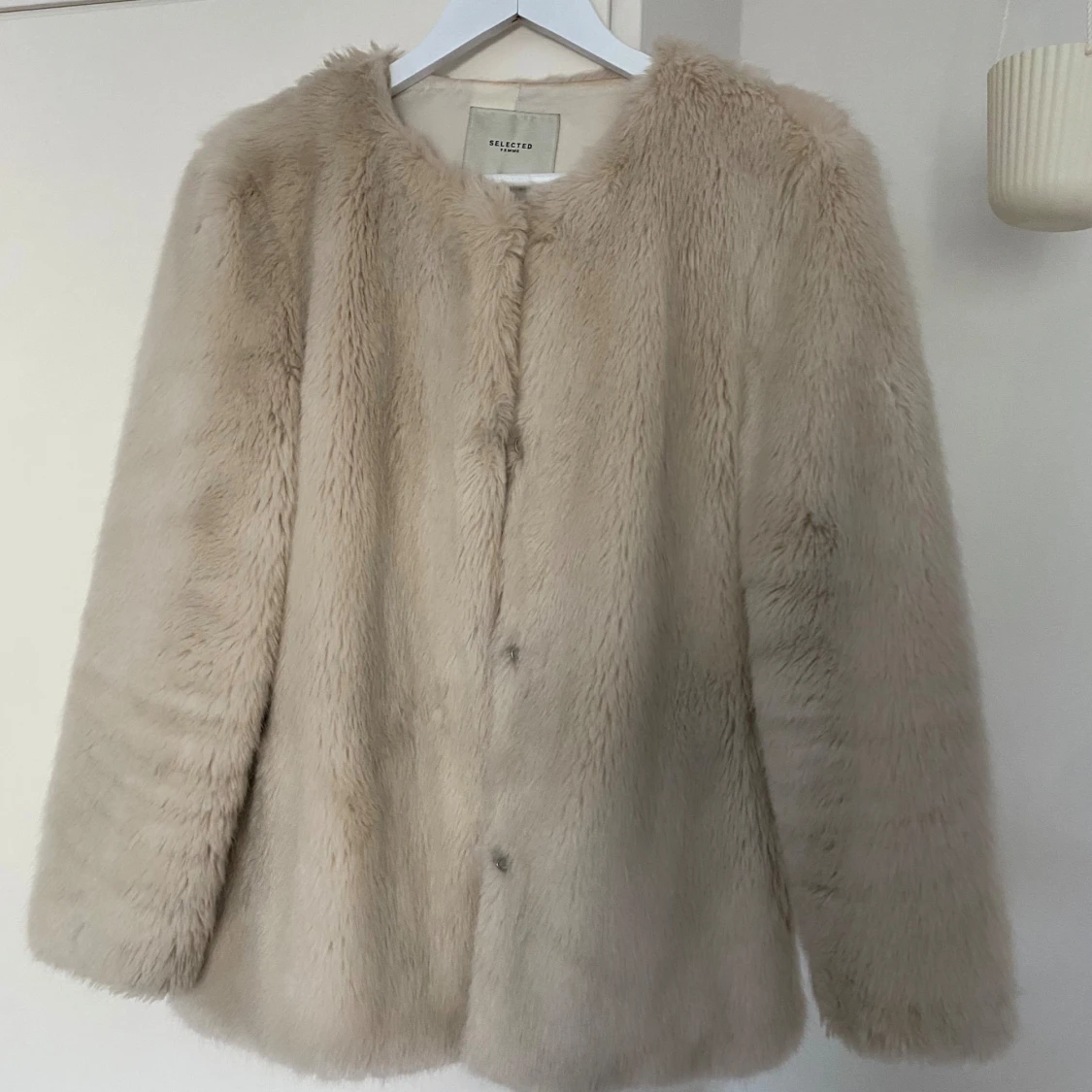 Vit/beige pälsjacka