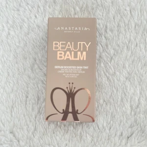 NYSKICK foundation - 18 g nyskick. Nypris 499kr