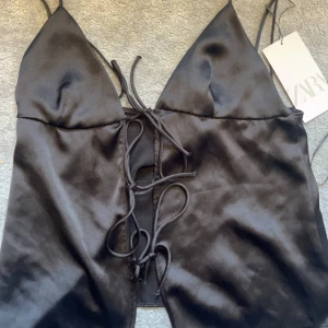 Topp med snörning - Aldrig använd, nyskick