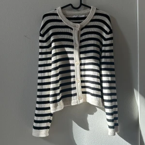 Randig kofta - Randig kofta från nakd i nyskick.   