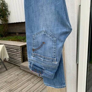 Dondup George  - Tja säljer nu dessa dondups i modellen George, säljs då dom har blivit för små. Tveka inte på att höra av dig vid frågor osv!!