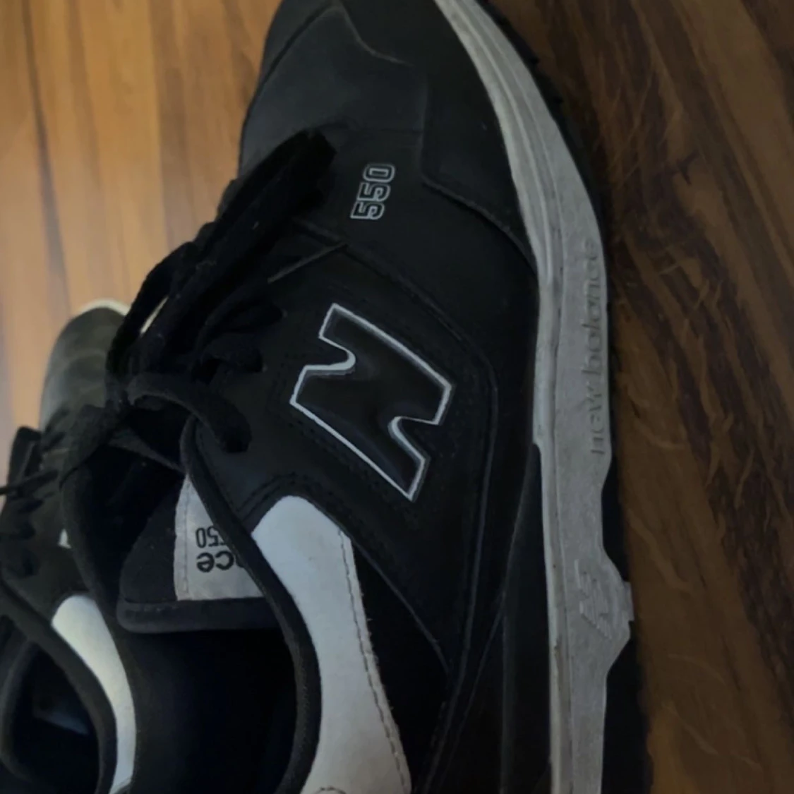 Svarta och vita sneakers från New Balance - 90