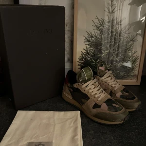Valentino Rockrunner - Valentino Rockrunner | Storlek 40 | skick 9/10 | box och dustbag ingår inte | hör av er vid frågor📩