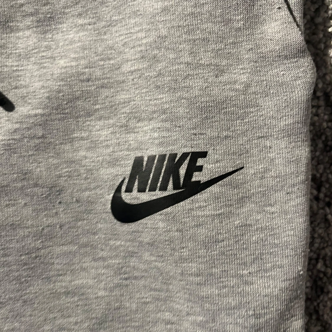 Grå mjukisbyxor från Nike - 1