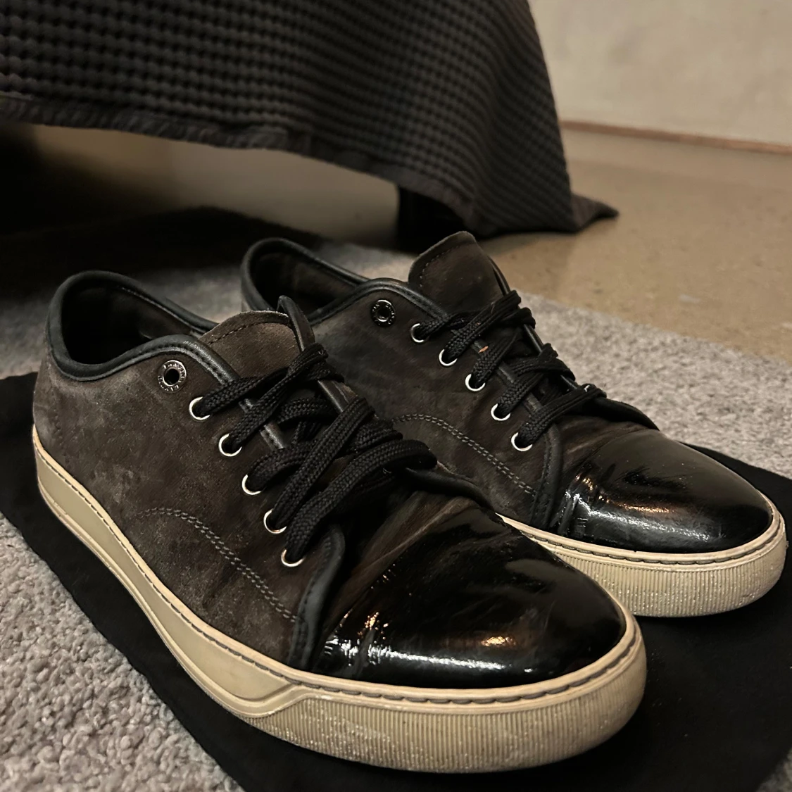 Grå sneakers från Lanvin - 2