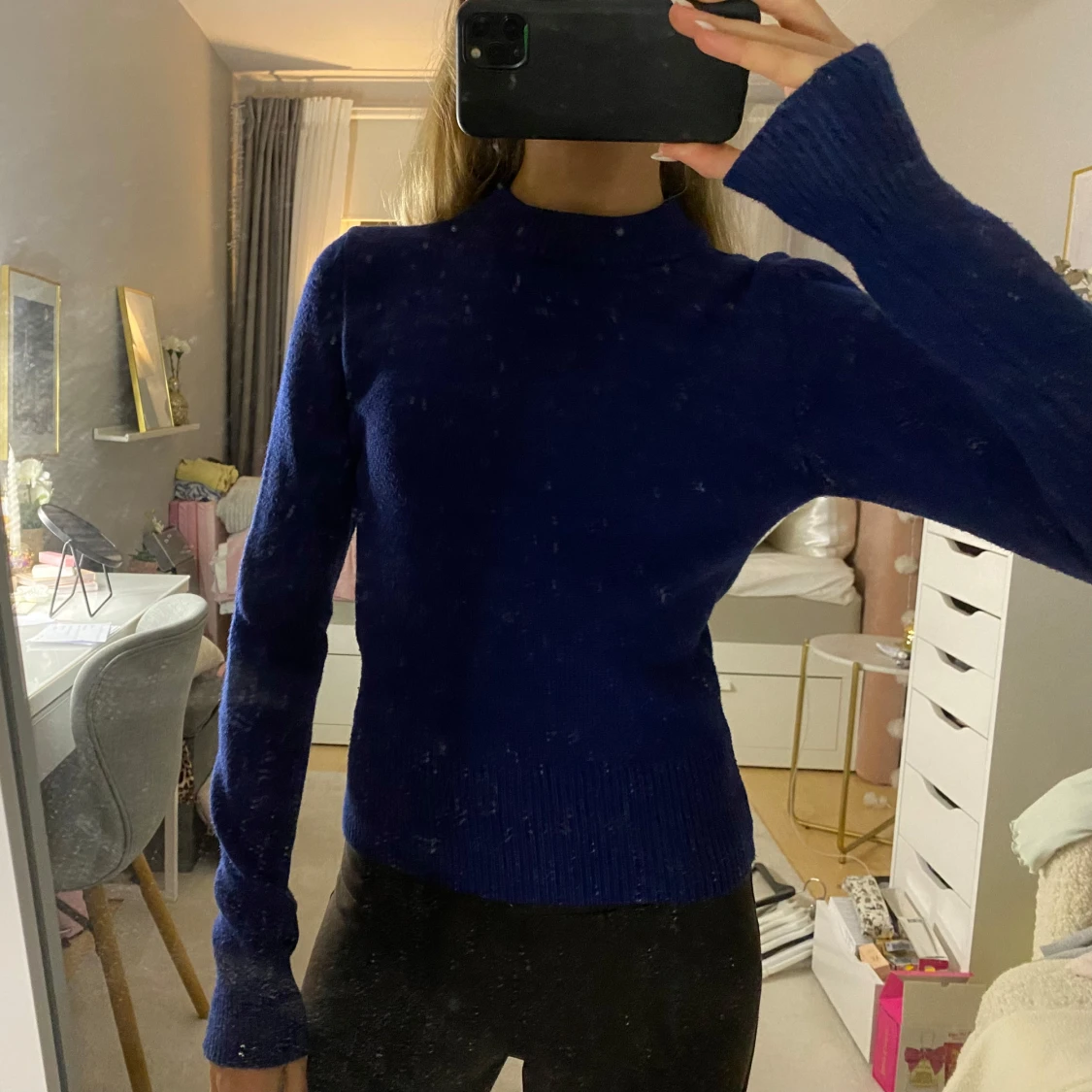 Mörkblå stickad tröja