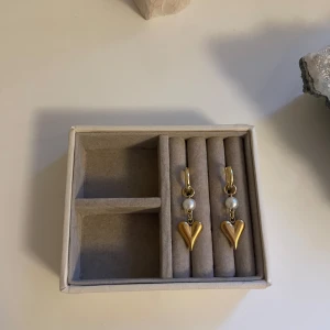 Linnéa Earrings  - 55kr per par, gjorda i rostfritt stål vilket innebär att de inte färgar av sig eller tappar färg💞 Beställ via Plick eller Ebnorth.quickbutik.se🤗