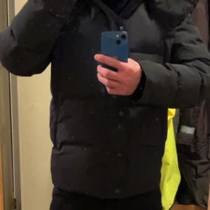 Canada goose Wyndham parka - Använd denna vinter inget mer, bra skick och varm jacka, priset är inte hugget i sten 