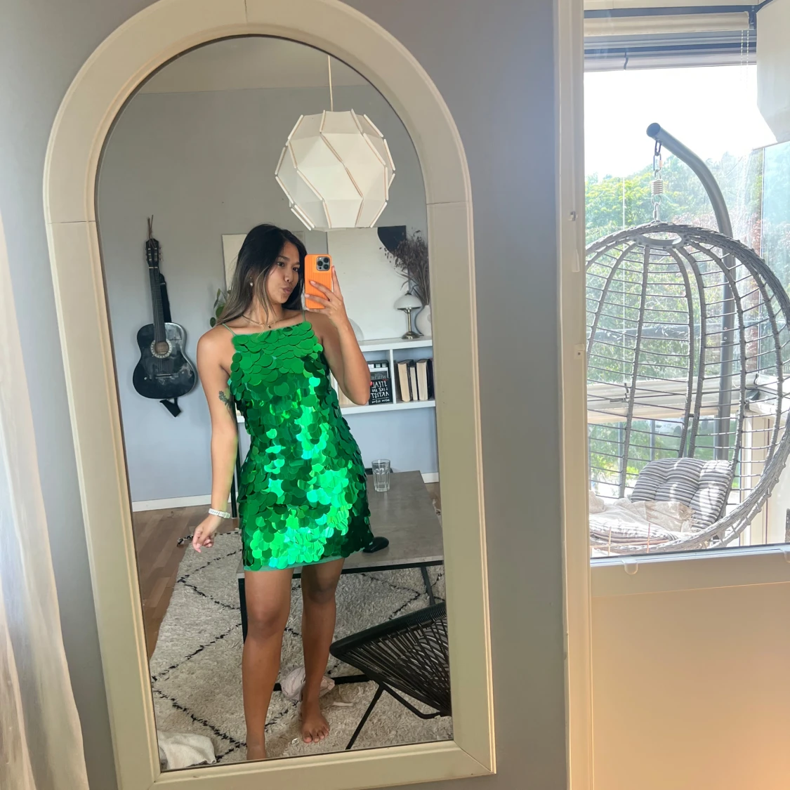 Grön paljettklänning - 1