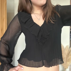 Svart Zara Blus - Jättesnygg zara blus som inte kommer till användning!! Endast använd 1 gång🩷🩷