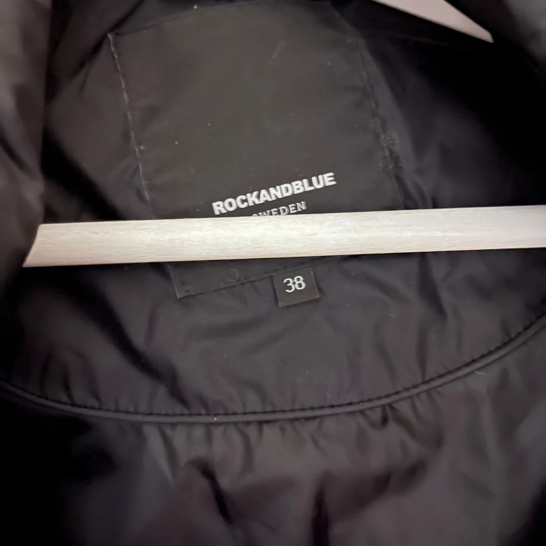 Svart dunjacka från Rockandblue - 2