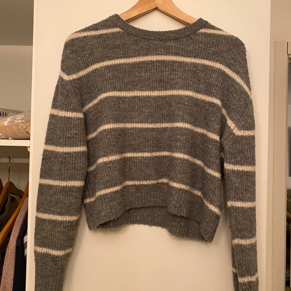 Grå randig tröja från H&M Divided - 2