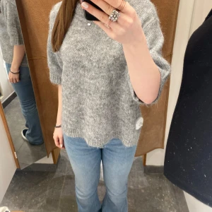Jeans - Jeans från lager157. Passar nån som är mellan 158-163. Ganska använda och har slitningar längst ner
