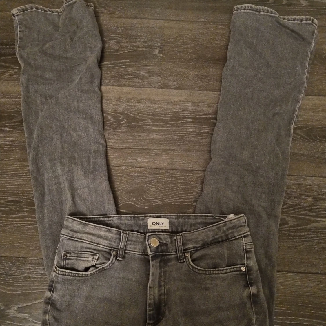 Grå bootcut jeans från ONLY