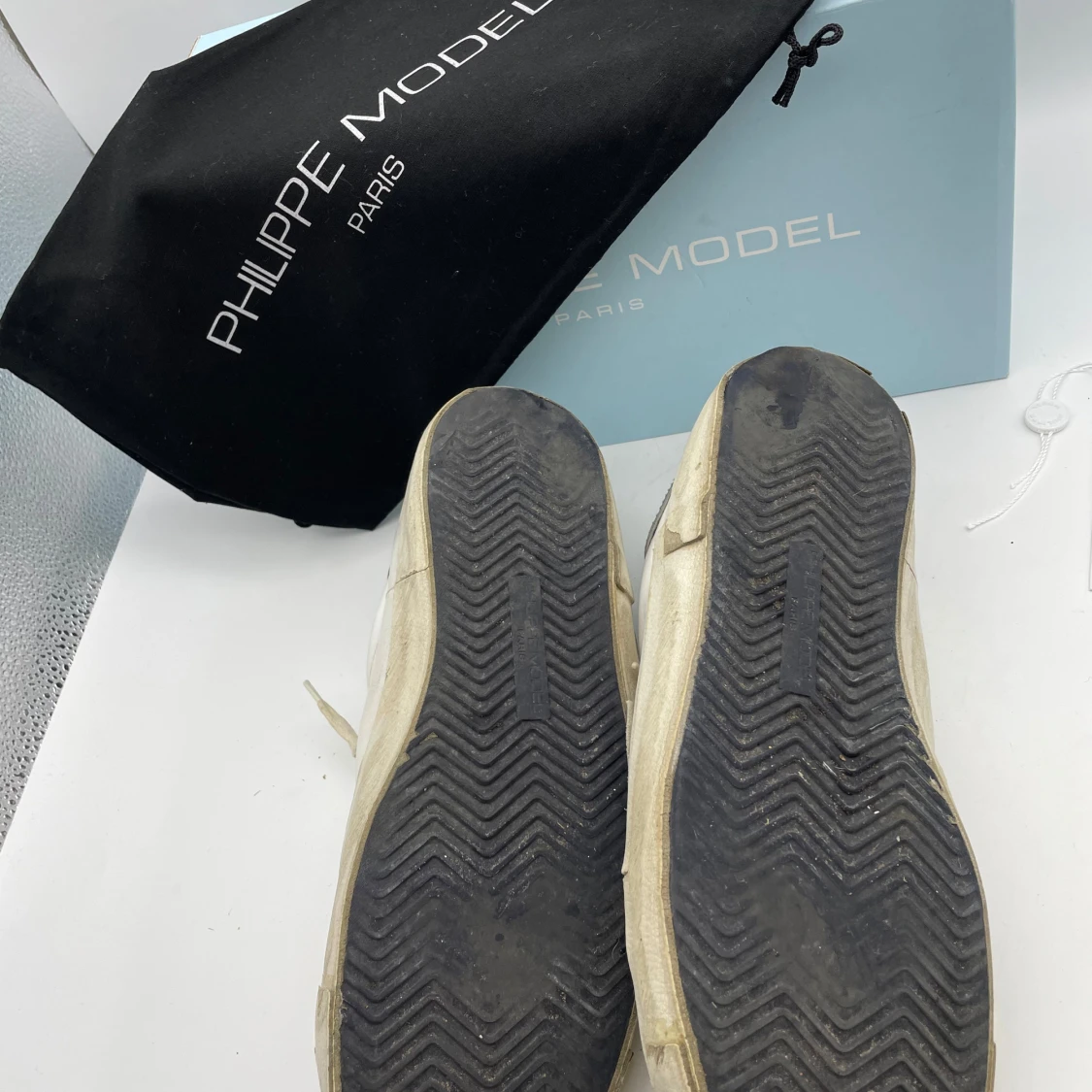 Vita sneakers från Philippe Model - 2