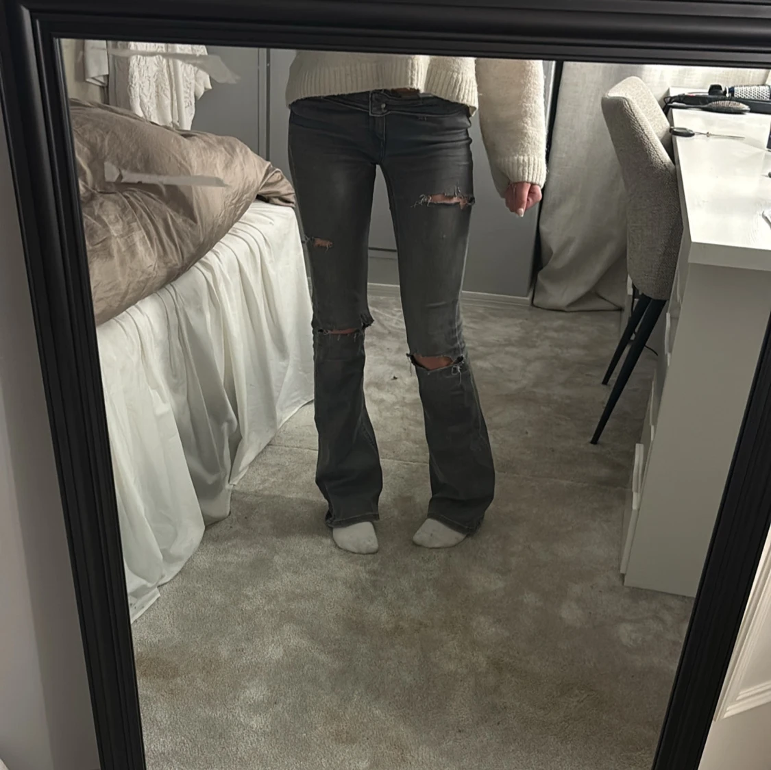 Grå jeans med hål - 2