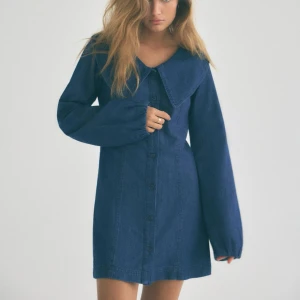 Blå jeansklänning från Zara - Slutsåld blå jeansklänning från Zara, prislapp kvar❤️