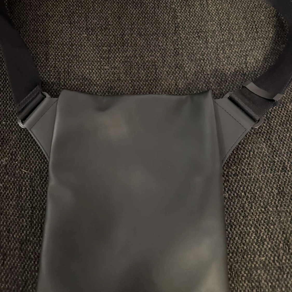 Svart axelväska från Boss - 3