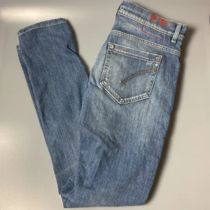 Dondup jeans - Skick 9/10 size W29, nypris 3300 köpta från care of carl och är i utmärkt skick.