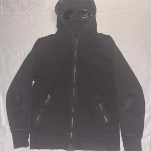 Cp company zip - Skriv för bilder, frågor och skicka gärna pris förslag 