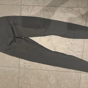 Nike träningstights  - Storlek m men ganska små i storleken eftersom de passar mig som har xs nypris 1300💖