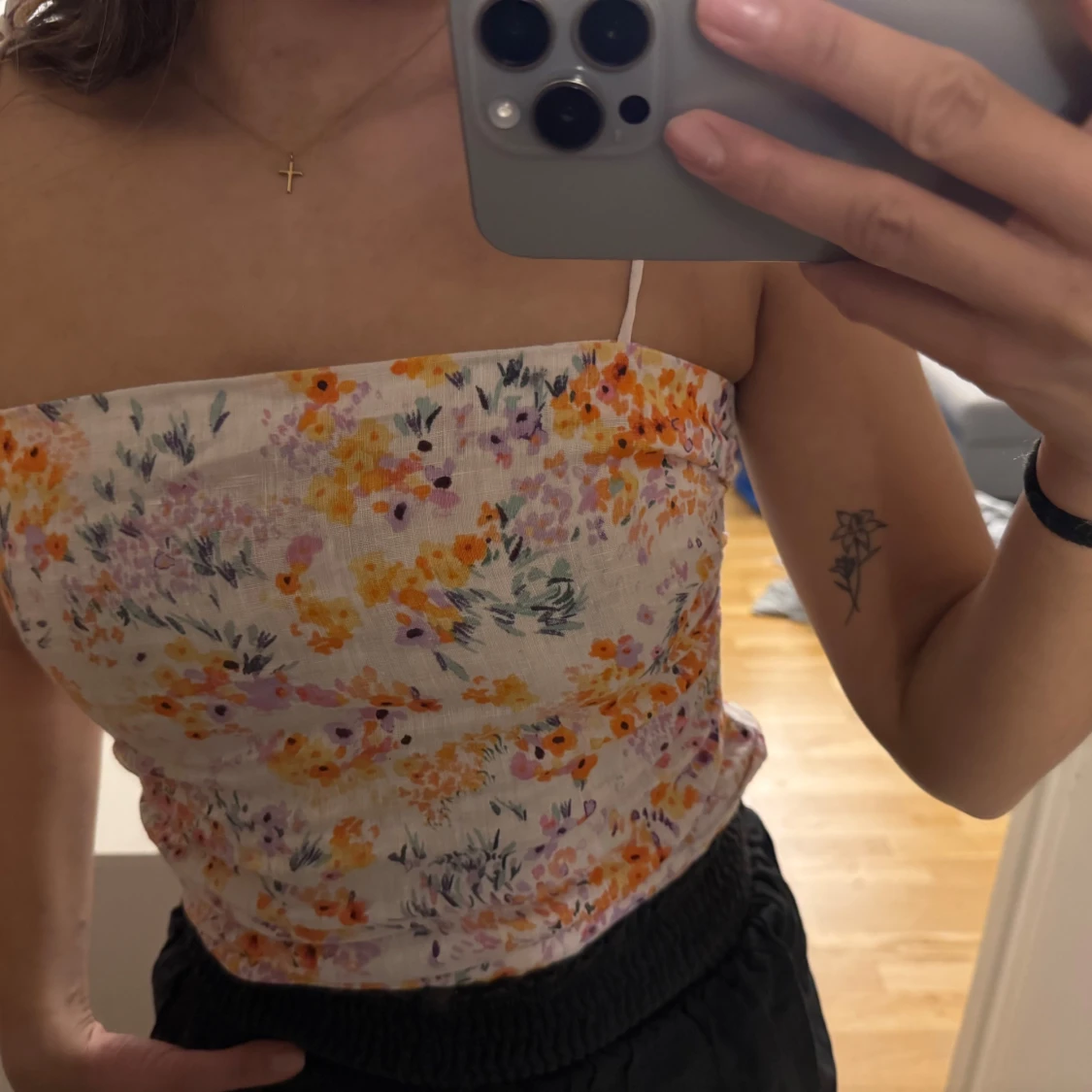 Blommig linnetopp från H&M