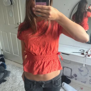 T-shirt från H&M - Jätte fin T-shirt från H&M. Passar S/XS