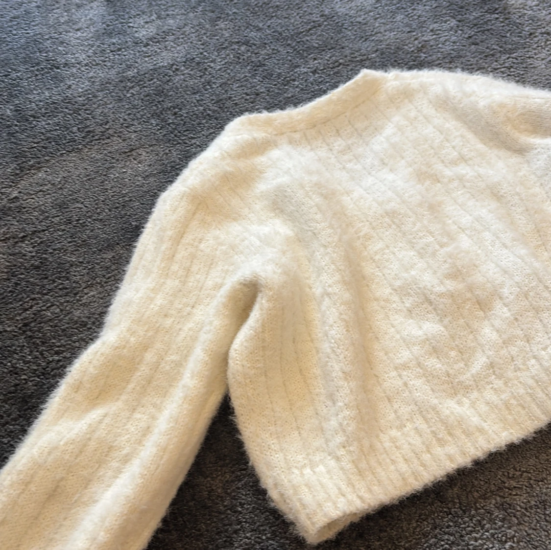 Vit kofta med pärlknappar - 90