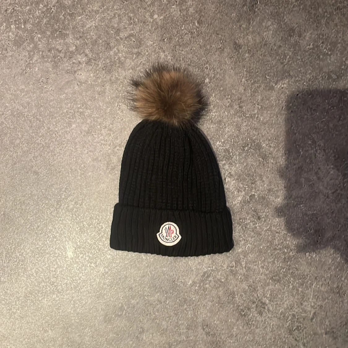 Svart Moncler mössa