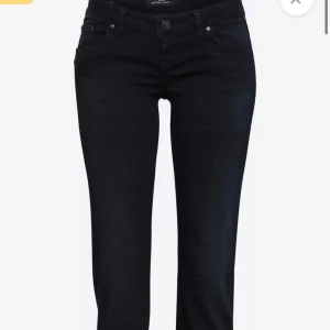 Nattblå jeans från LTB - Snygga nattblå jeans från LTB med låg midja. Det är nummer 1 bästsäljare och i storlek 25/34.❤️ knappt använda och ser helt nya ut. Hör av er!💗 pris kan diskuteras.