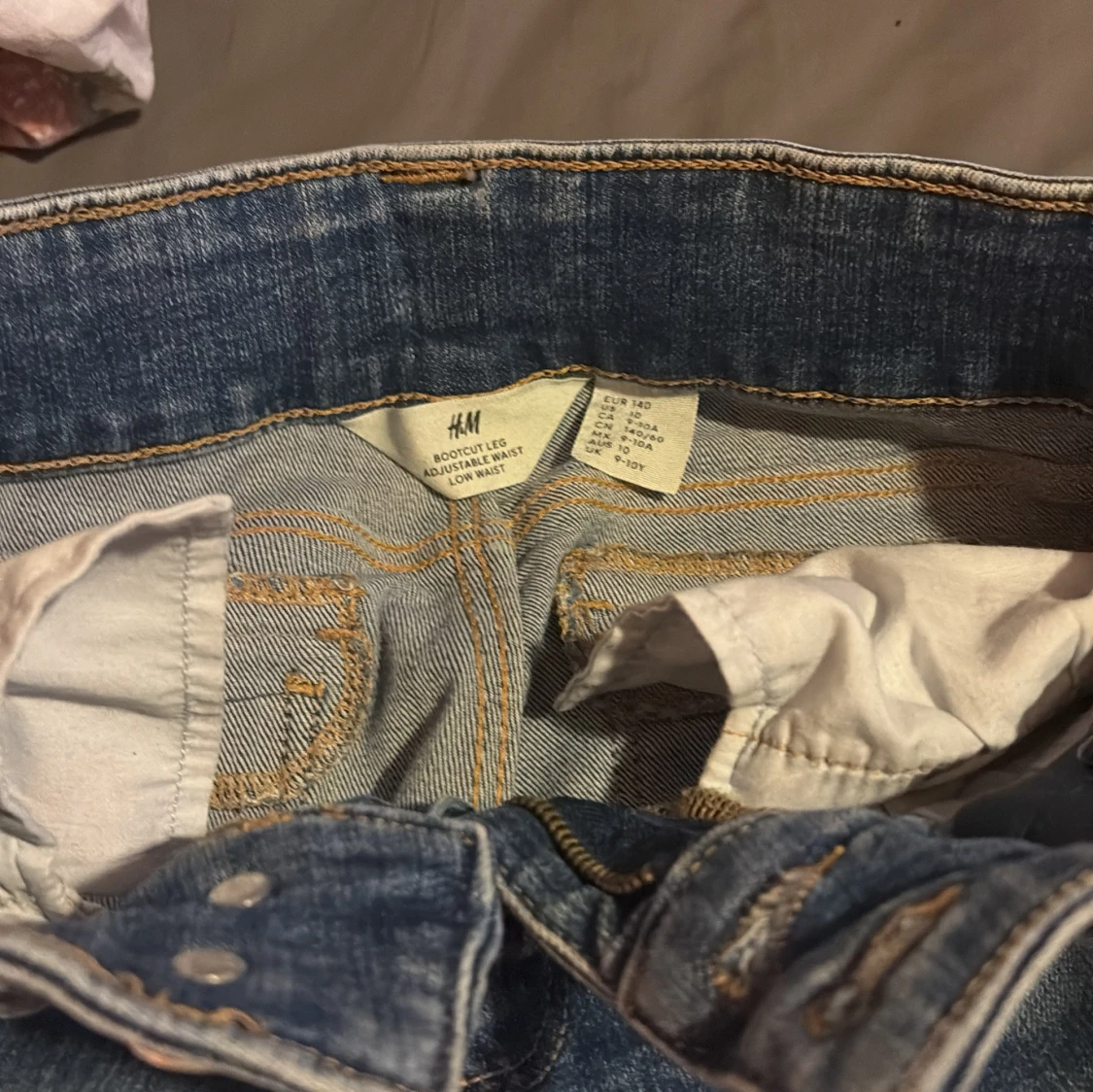 Blå bootcut jeans från H&M - 91