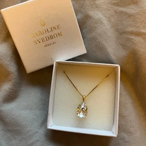 Halsband, Caroline Svedbom - Halsband från Caroline Svedbom, helt nytt aldrig använt!! Nypris 800kr💕💕