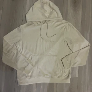Snygg hoodie - Snygg hoodie i frotté material, bra skick!