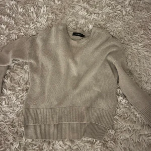 Lisa yang kashmir tröja  - Super fin Lisa yang tröja, 100% Kashmir. 💕💕