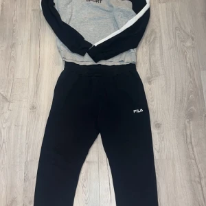 Fila tracksuit - Mycket bra skick tröja xl byxorna L