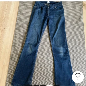 Blå bootcut jeans - Snygga blå bootcut jeans. Dyrt märke.           Pris kan diskuteras!💞