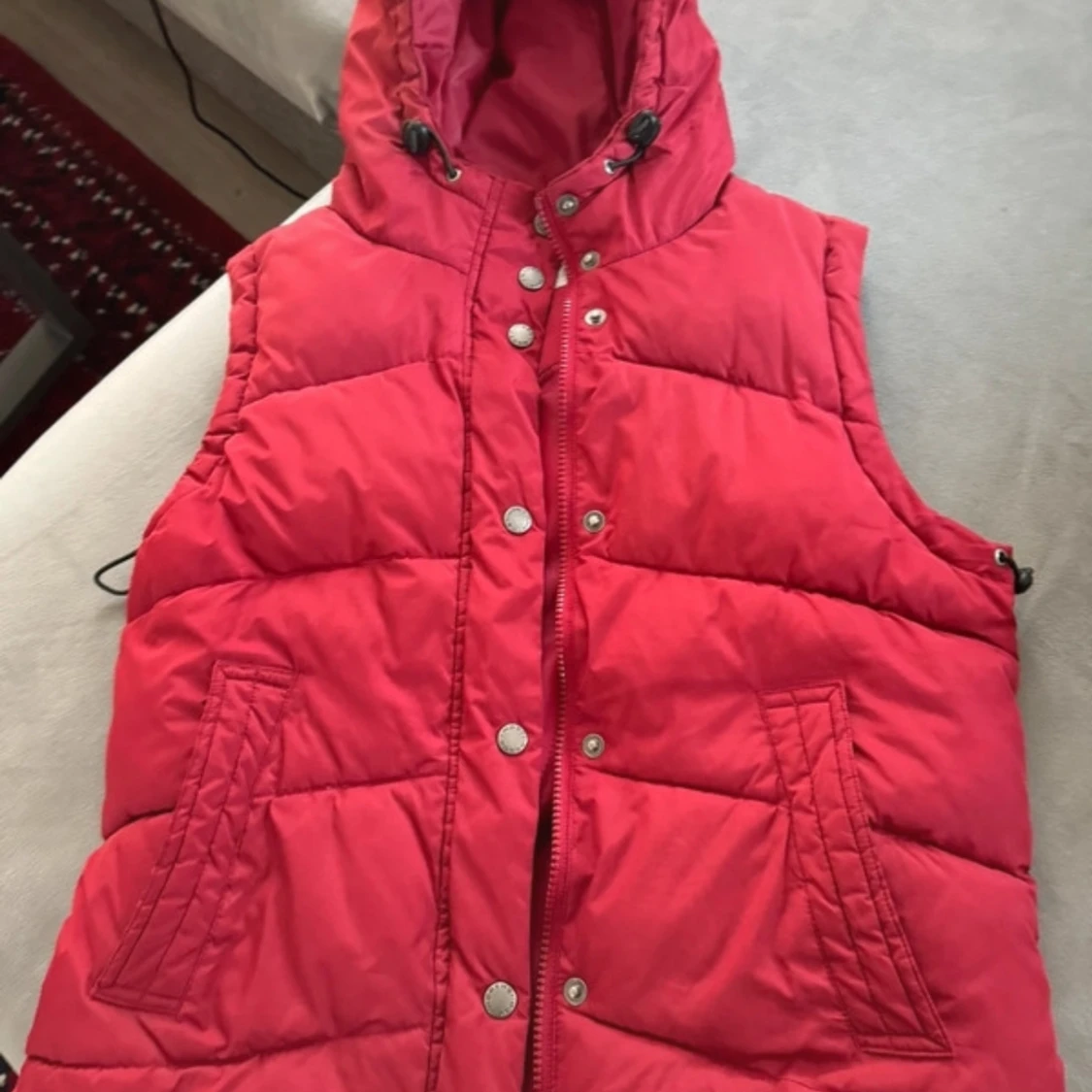 Röd dunväst från North Rock Sports - 93