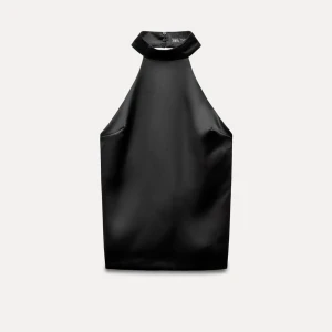 Svart topp med rosett - Elegant svart topp med rosett på baksidan.  Aldrig använd.