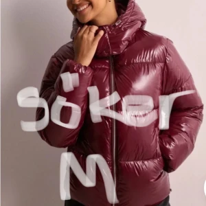 SÖKER Nellys everyday shiny puffer jacket  - SÖKER nellys slutsålda everyday shiny puffer jacket i storlek M. Skriv gärna om ni har en att sälja🫶🏼