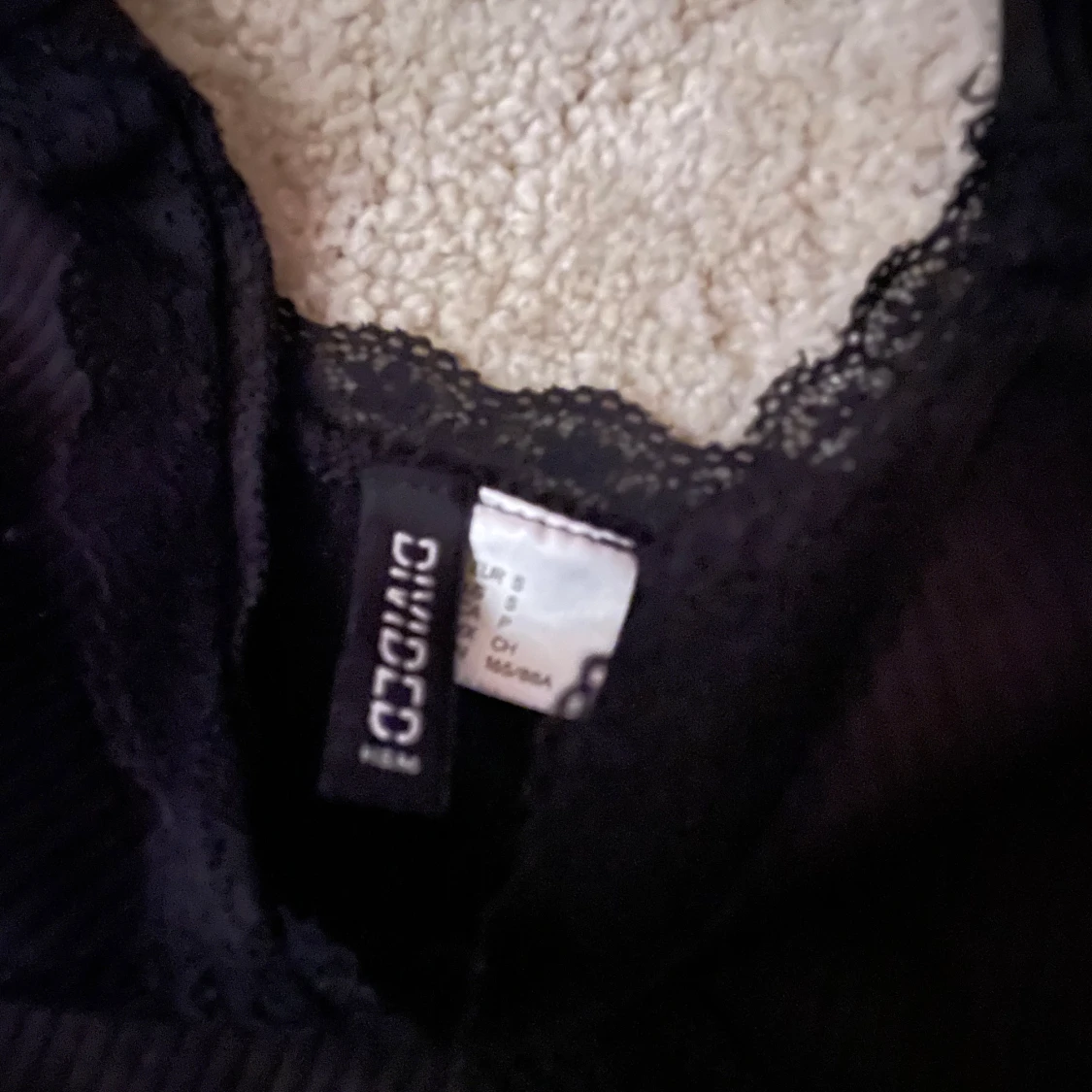 Svart linne från Divided - 90