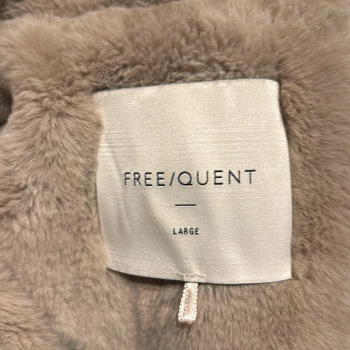 Beige teddyjacka / fuskpäls från FREE/QUENT - 92